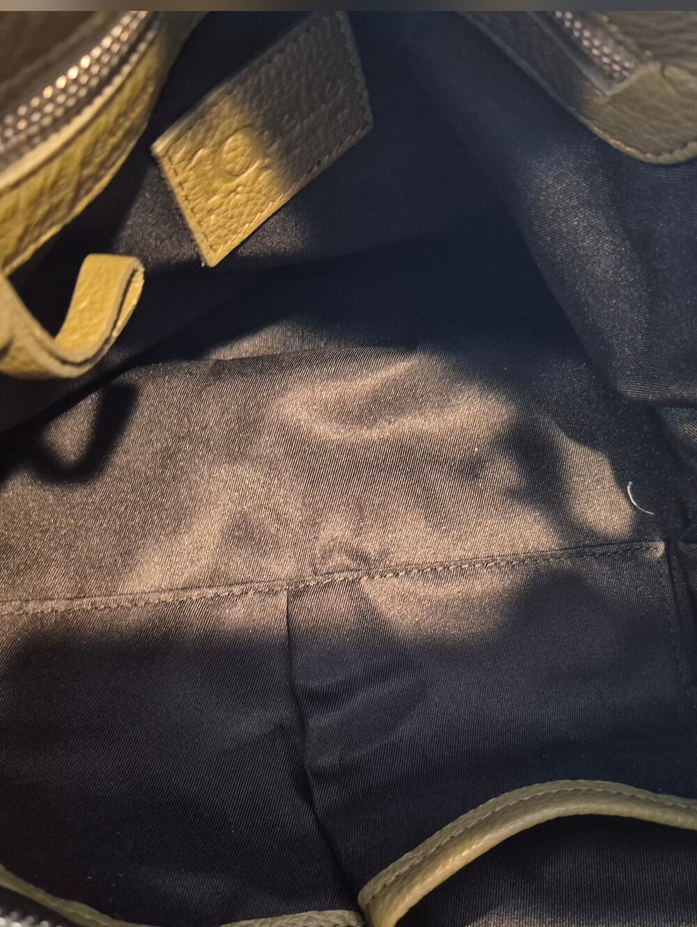 Ío Pelle Italia Olive Green Pebbled Leather Skull Embossed Shoulder Bag - Picture 6 of 9
